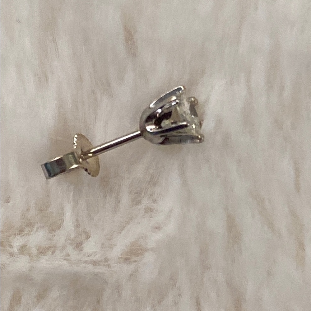 Single Diamond Earring - Picture 5 of 5